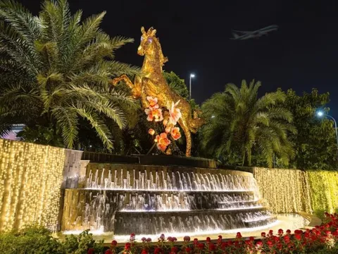 Ngựa Vàng khoe sắc đón xuân ở sân bay quốc tế Đà Nẵng