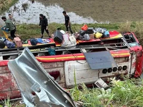 Vụ lật xe khách chở 22 người: Kết quả kiểm tra nồng độ cồn, ma tuý của tài xế