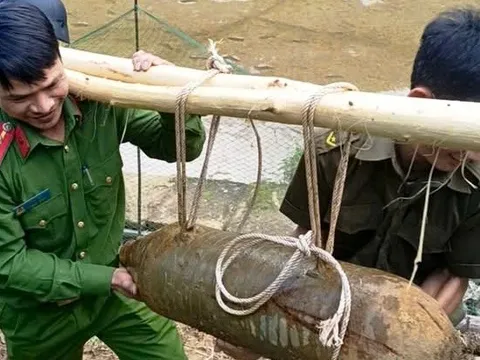 Phát hiện rocket, đạn cối giữa rẫy keo, ruộng lúa ở Quảng Ngãi