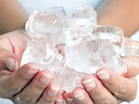 Bị bỏng có nên chườm đá, bôi kem đánh răng?