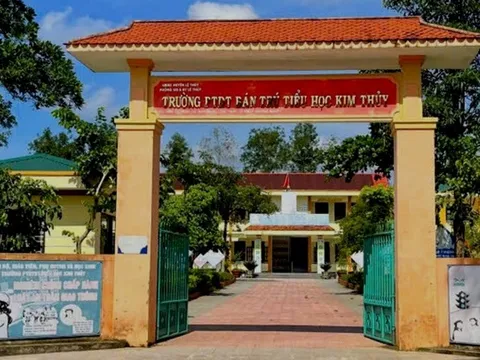 Trường xảy ra 40 học sinh bị ngộ độc có lãnh đạo mới sau khi cách chức hiệu trưởng và hiệu phó