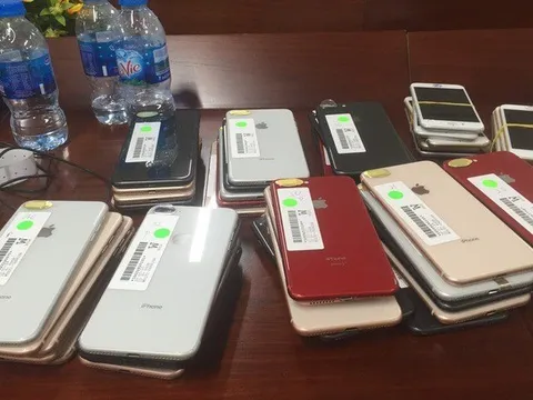 Bán 2.540 iPhone là tang vật vi phạm hành chính, giá khoảng 800 ngàn đồng mỗi chiếc