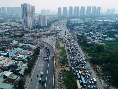 TPHCM ra quân cao điểm giữ trật tự giao thông dịp Tết 2026