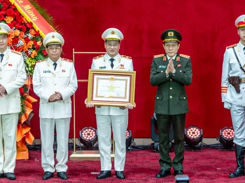 Lực lượng cảnh sát giao thông đón nhận Huân chương Quân công hạng nhất