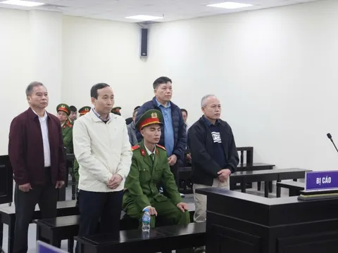 Nhận hơn chục tỷ đồng "lót tay" thông thầu, 2 cựu Giám đốc Ban QLDA lĩnh 16 năm tù