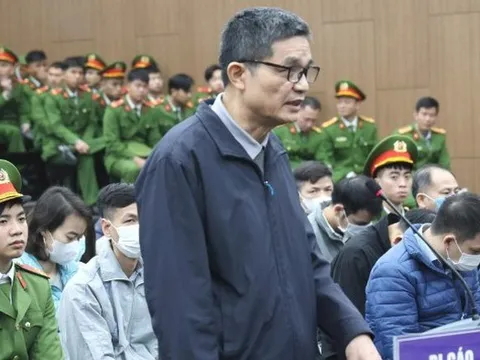 Cựu Cục trưởng khai "nhận hối lộ nhưng không tiếp tay cho hàng giả"