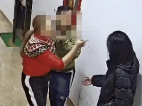 Triệu tập người phụ nữ đánh hàng xóm chấn động não tại chung cư