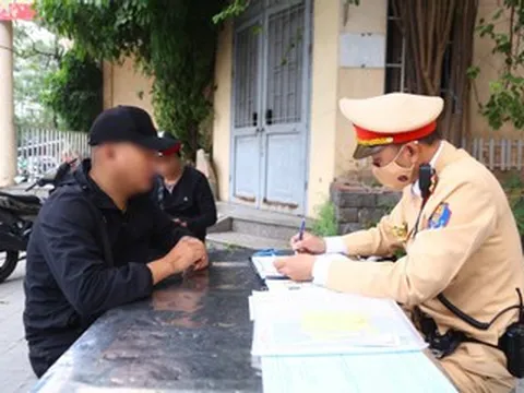 Không nộp phạt giao thông đúng hạn có bị trừ thẳng vào lương?