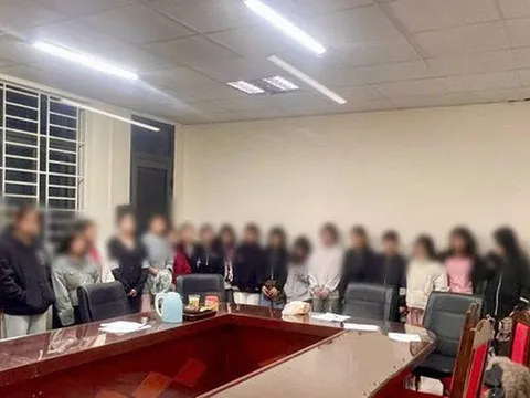 Đồng loạt giải cứu 21 cô gái trẻ trong đường dây mua bán người trá hình quán karaoke