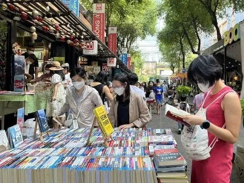 10 năm ở đường sách