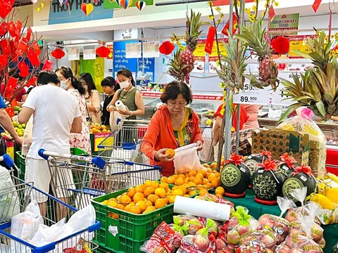 Hàng Tết đã lên kệ chợ và siêu thị TP.HCM, giá cả có tăng không?