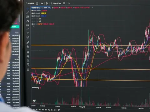 Ngân hàng, chứng khoán “tím trần”, vì sao VN-Index chỉ tăng 9 điểm?