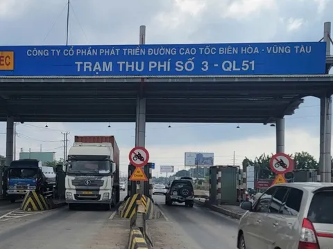 Trạm thu phí 'con tin' trên quốc lộ 51