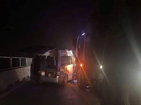 3 ô tô tông trên cao tốc, 4 người chết, 6 người bị thương