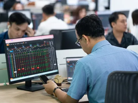 Chứng khoán tăng gần 41% một năm, vì sao nhiều người vẫn thua lỗ?