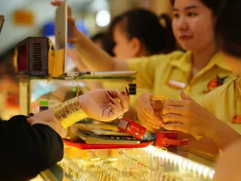 Giá vàng thế giới tăng, giá bạc cao nhất từ trước đến nay