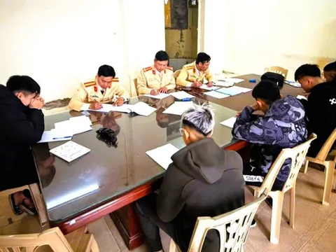 Phóng nhanh, vượt ẩu, nhóm thanh, thiếu niên bị phạt 101 triệu đồng