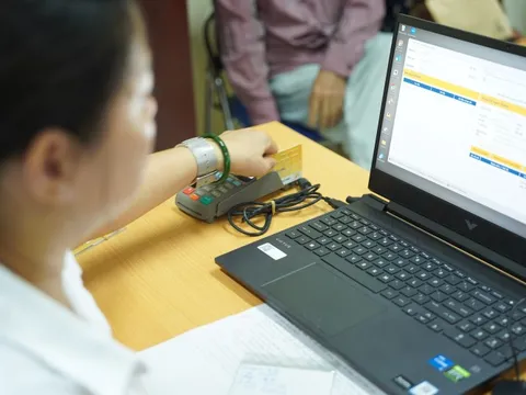 Tặng quà Tết với mức 300.000 đồng cho người hưởng lương hưu, trợ cấp mất sức lao động