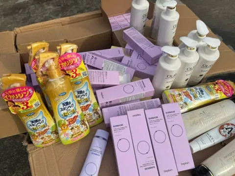 Triệt phá đường dây mua bán 25 tấn hóa mỹ phẩm giả trên mạng