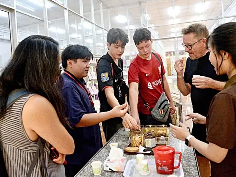 Trở về cùng dựng xây quê hương - Kỳ 1: Viên kẹo ngọt thơm trả ơn đất mẹ