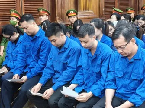 100 bị cáo hầu tòa trong vụ cấp hàng nghìn phiếu kết quả thử nghiệm giả