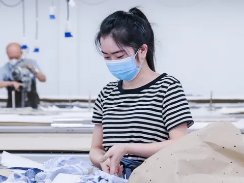 Đề xuất có lộ trình giảm giờ làm việc, vá 'khoảng trống' khi shipper, thợ xây tự do mất việc