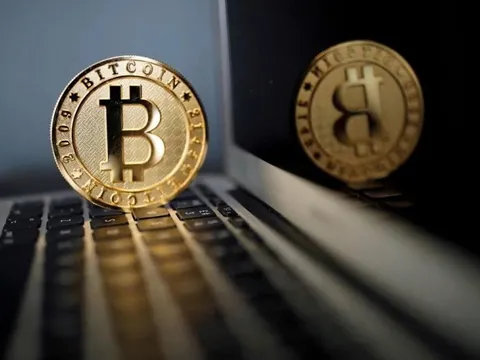 Không thể đứng ngoài cuộc chơi