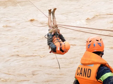 Những chiến sĩ công an chuyên cứu người giữa lằn ranh sinh - tử