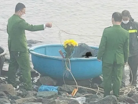 Phát hiện thi thể nam giới trôi dạt trên biển Hà Tĩnh