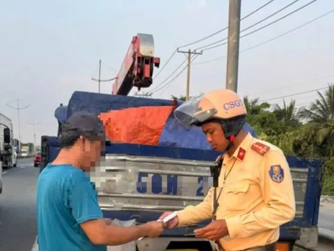 "Siết" xe kinh doanh vận tải: Phạt hơn 4 tỉ đồng, tạm giữ hơn 1.000 phương tiện