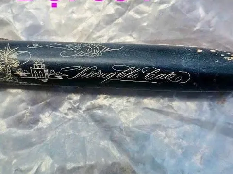 Phát hiện cây bút có khắc tên chôn cùng hài cốt liệt sĩ