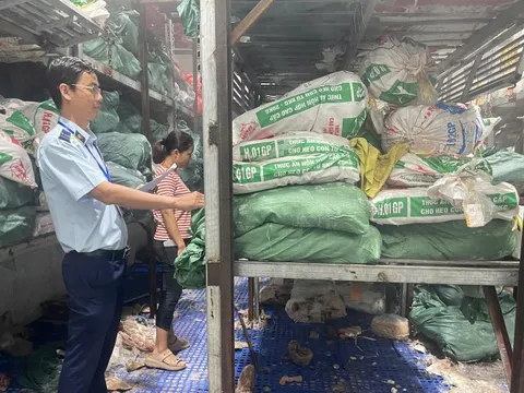 Kiểm tra đột xuất hộ kinh doanh, phát hiện và thu giữ gần 19 tấn lòng bò, thịt bò '4 không'