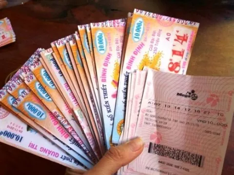 Vết trượt dài của anh cửu vạn nghèo sau khi trúng độc đắc 42 tờ vé số