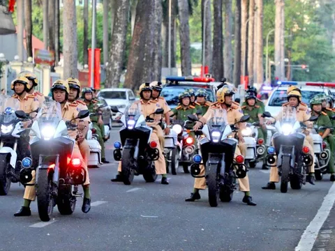 Dẹp trật tự vỉa hè, lòng đường, vẫn còn nhiều 'điểm nóng' vi phạm cần xử lý nghiêm, bền bỉ