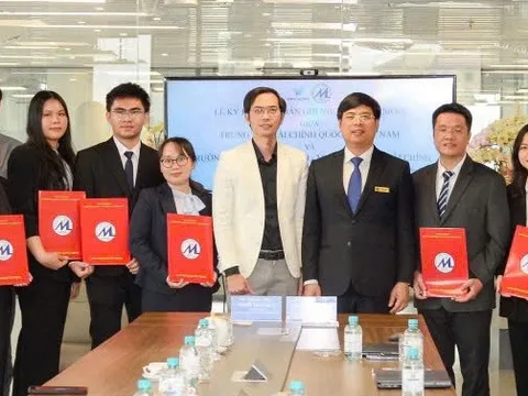 Biệt phái nhiều phó giáo sư, tiến sĩ đến làm việc tại Trung tâm Tài chính quốc tế TP.HCM