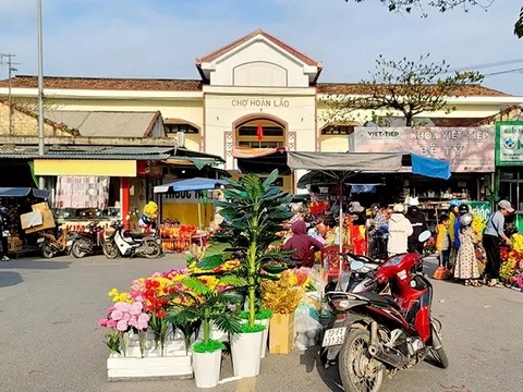 Giá thuê ở chợ Hoàn Lão bị khiếu nại "quá cao": Ai đúng, ai sai?