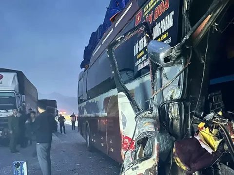 Tai nạn liên hoàn giữa 5 xe ô tô trên cao tốc, 1 người tử vong