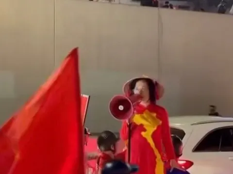 Hô "Đua xe nhé, công an ngủ hết rồi,...", người phụ nữ được mời lên phường