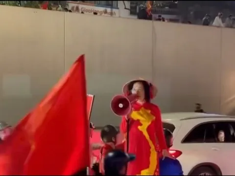 Công an vào cuộc vụ người phụ nữ hô hào đám đông đua xe sau trận thắng của đội tuyển U23