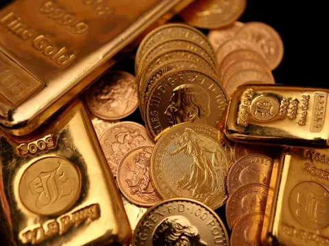 EU dọa tung đòn trả đũa thuế Mỹ, giá vàng và bạc tăng kỷ lục