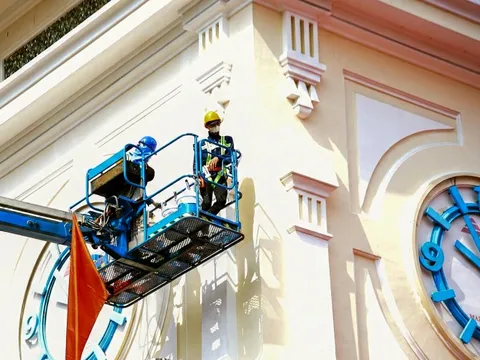 Chợ Bến Thành, đường Nguyễn Huệ… bắt đầu 'thay áo mới', sẽ xong trước 23 tháng chạp