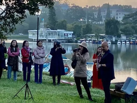 Âm nhạc hàn lâm hòa âm bên góc Hồ Xuân Hương thơ mộng