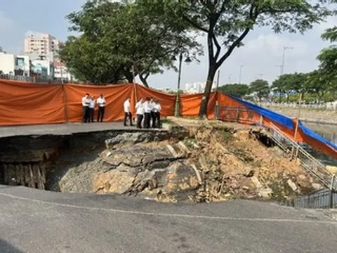 Lãnh đạo UBND TPHCM yêu cầu khẩn cấp khắc phục sự cố sạt lở ven kênh Tàu Hủ