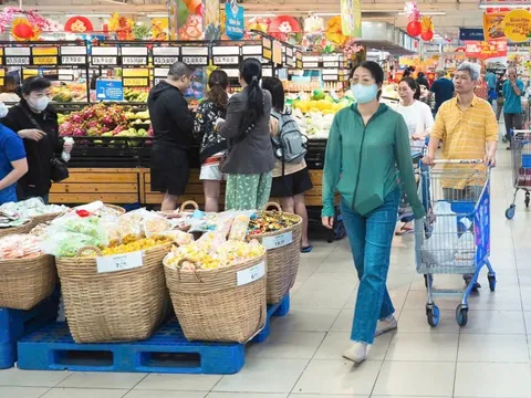 Hàng đặc sản Tết 'tăng ca' để đủ đơn hàng