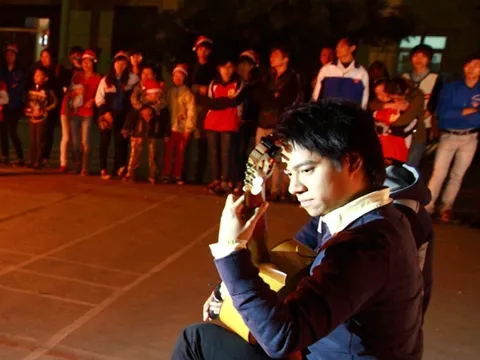 Trở về cùng dựng xây quê hương - Kỳ 6: Mang tiếng đàn về quê hương Việt Nam