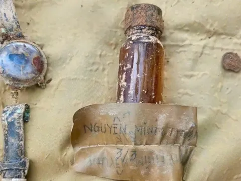 Tìm thấy hài cốt liệt sĩ kèm lọ thủy tinh có thông tin quan trọng