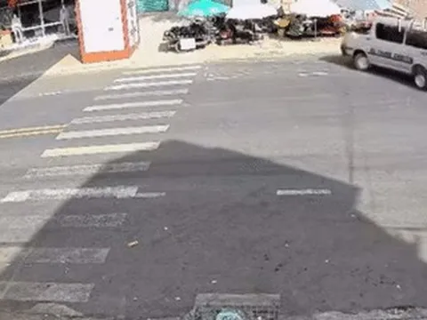 Tạm giữ tài xế lái ô tô chạy vòng tròn giữa ngã ba ở Lâm Đồng