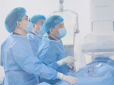 Bệnh viện tuyến dưới can thiệp tim mạch bằng dụng cụ qua da cho người nước ngoài
