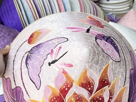 Nón lá làng Chuông xuất ngoại