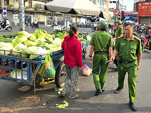 Lắp camera phạt nguội để kiểm soát lấn chiếm vỉa hè, lòng đường